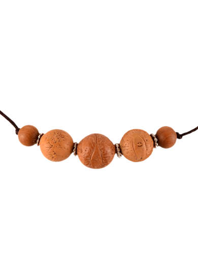 Mittelalter Halskette Kara aus Bodhisamen in Beige Detailansicht