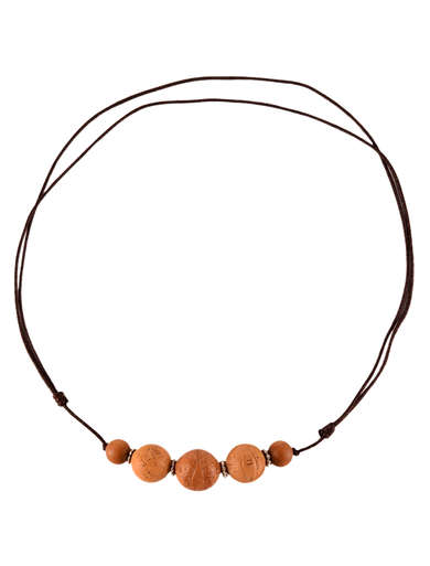 Mittelalter Halskette Kara aus Bodhisamen in Beige Frontansicht