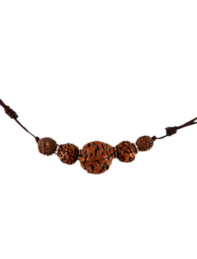 Mittelalter Halskette Hrund aus Rudrakshasamen in Beige Detailansicht
