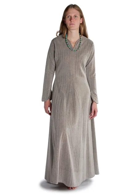 Wikinger Kleid Catella in Fischgrät Braun-Weiß Frontansicht 2