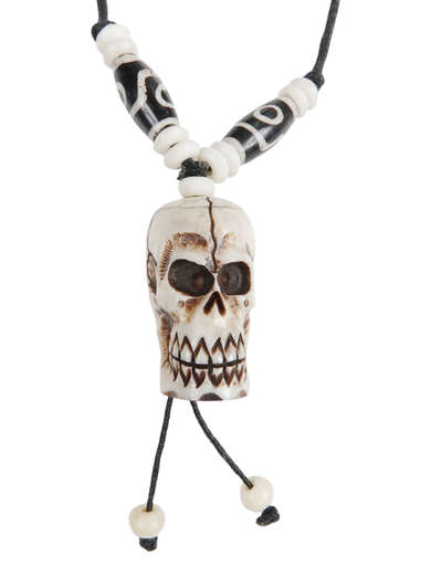 Piraten Halskette Iwert (Totenkopf) aus Resin in Beige Frontansicht