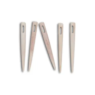 Wikinger Nadelbinden Stricknadel Astrid aus Knochen in Beige Frontansicht 3