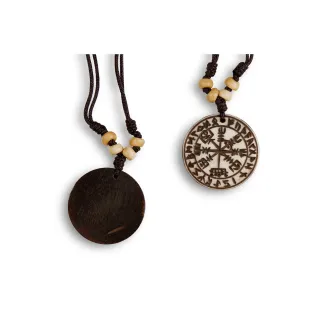 Wikinger Halskette Vegvísir Futhark aus Knochen in Beige Detailansicht